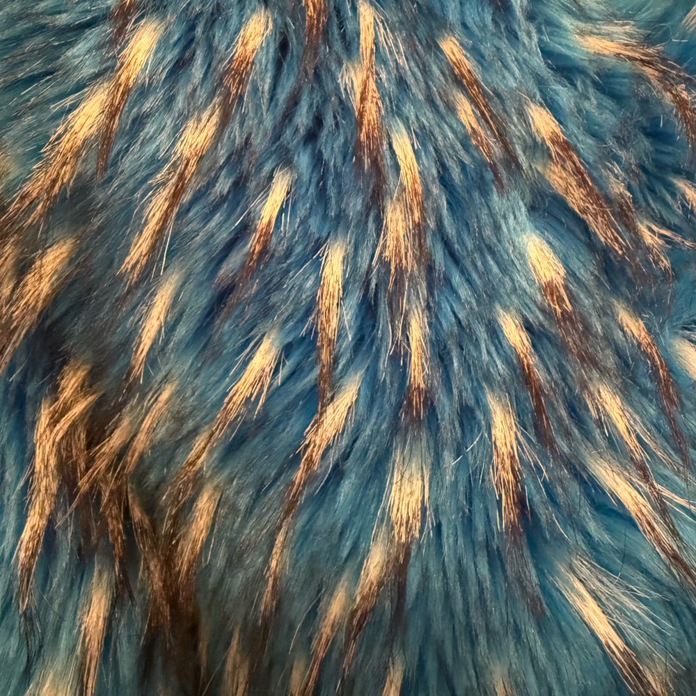 A faux fur coat, that’s both “Hot and Cool!” - Picture 7 of 11